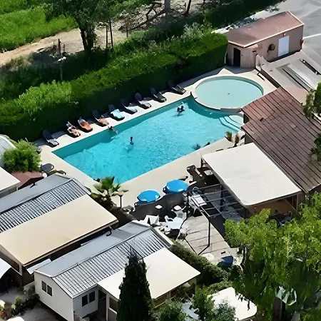 Climatise, Terrasse, Et Piscine A 500 M De La Apartment