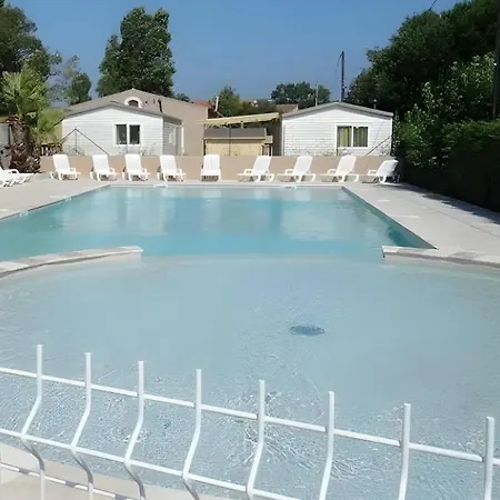 Climatise, Terrasse, Et Piscine A 500 M De La Apartment *